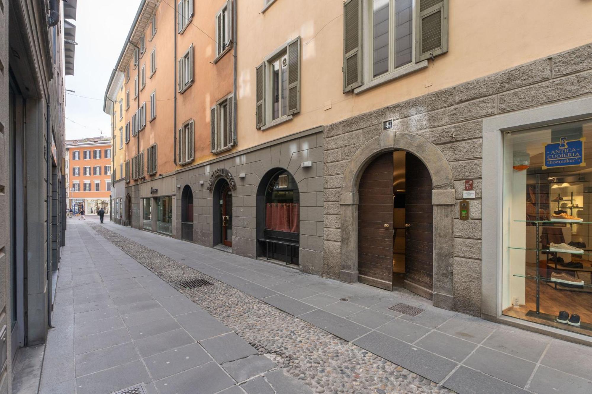 Apartments Vistallihouse Bergamo Bagian luar foto