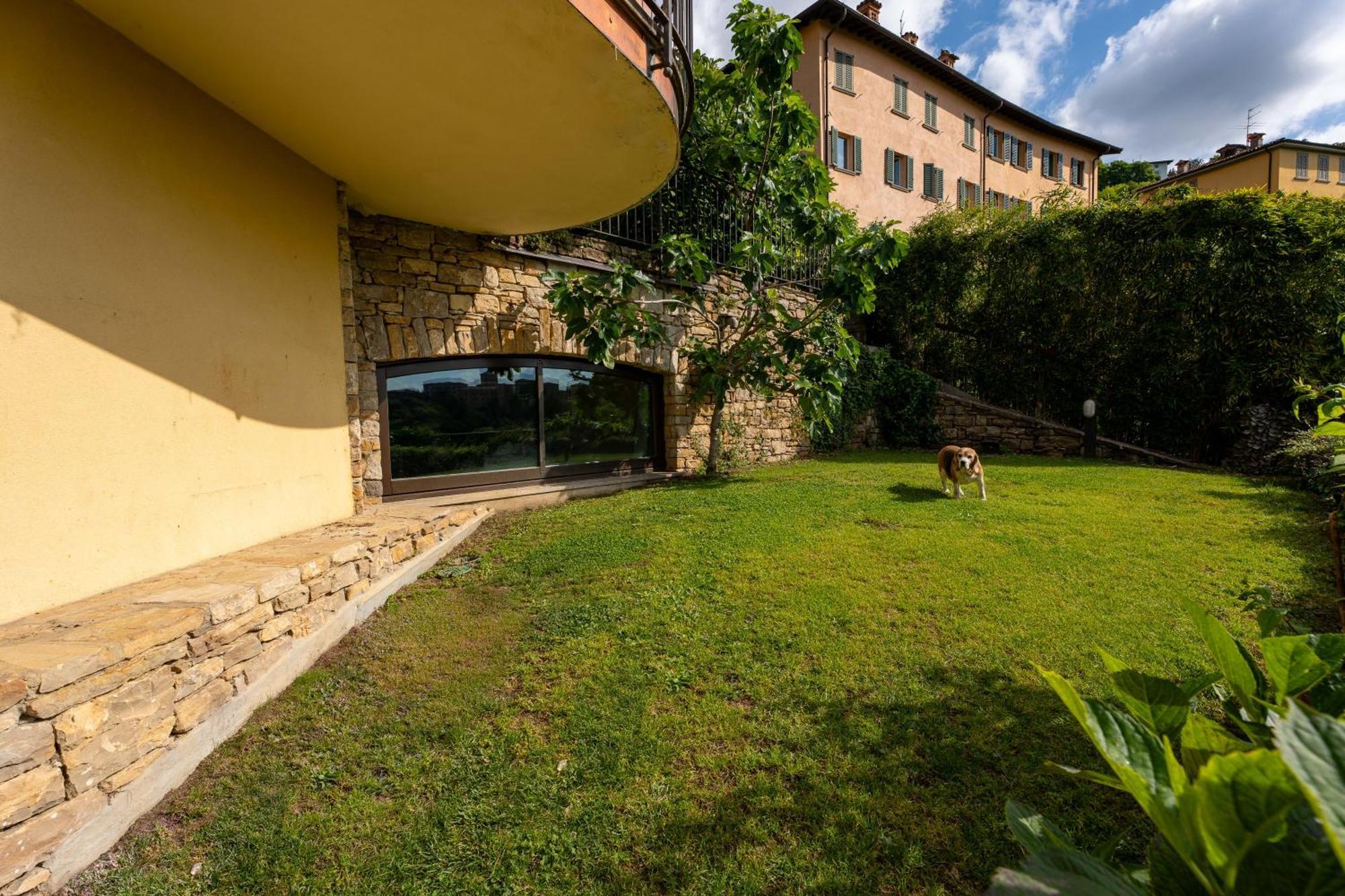 Apartments Vistallihouse Bergamo Bagian luar foto