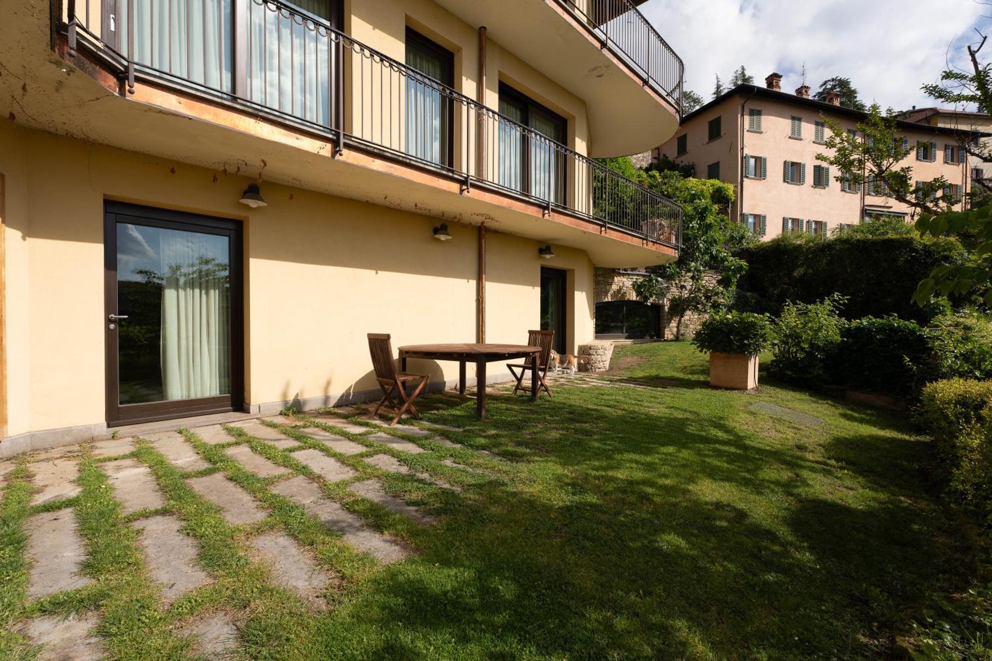 Apartments Vistallihouse Bergamo Bagian luar foto